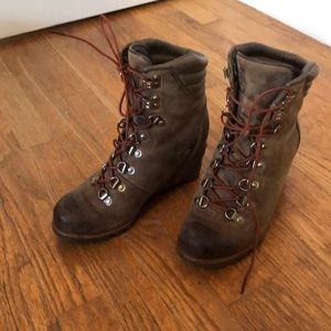 Sorel Conquest Wedge booties
